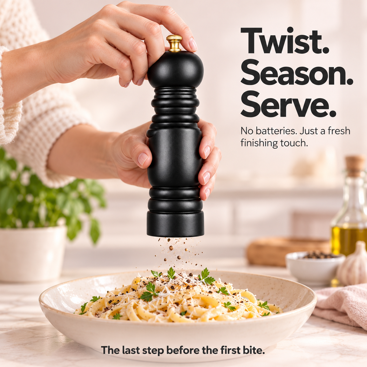 Black Wooden Pepper Mill – Manual Ceramic Grinder, 19.5 cm